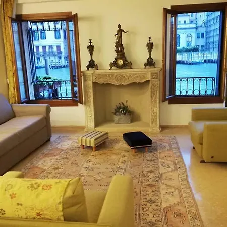 Appartement Grand Canal Next To Guggenheim Venetië